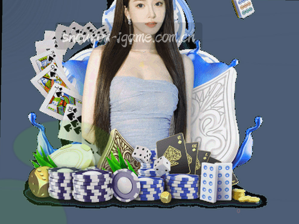 深色桌面上的记分本与笔，旁边是打印的数据表